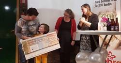 Cheque van € 1.600 van Boutersemse Degustatiegilde